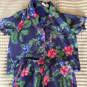 Tommy Bahama women’s sleep set. Shorts with short sleeve top, size medium.